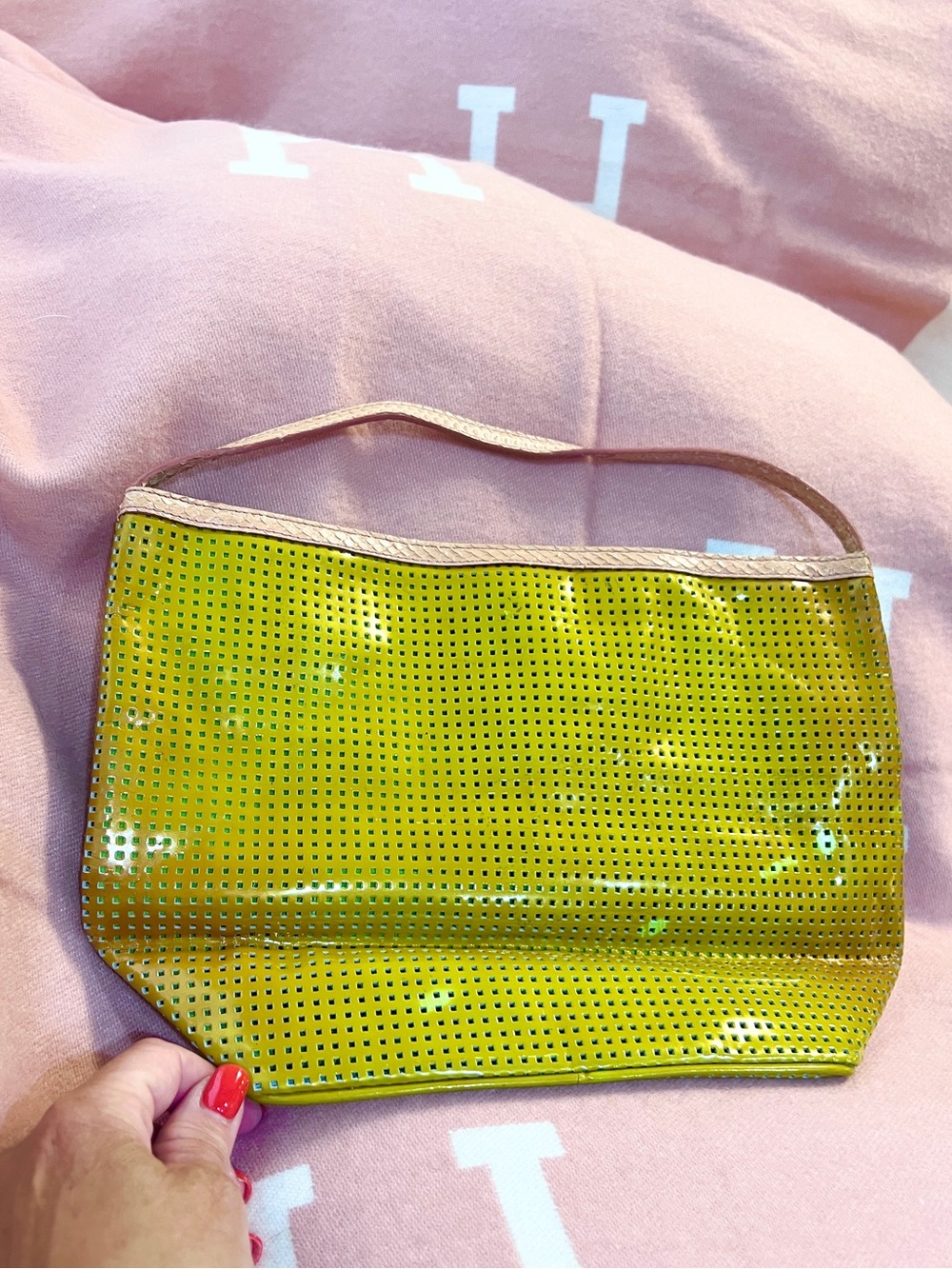 FENDI🌟Golden-yellow neon green Patent Perforated Shoulder Bag with Pink! - Picture 7 of 14
